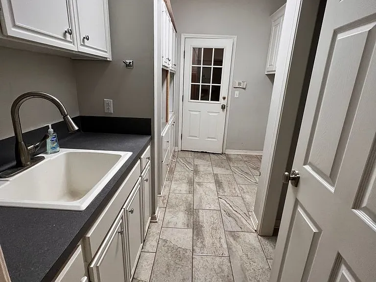 137 Downing Ct — Photo 10