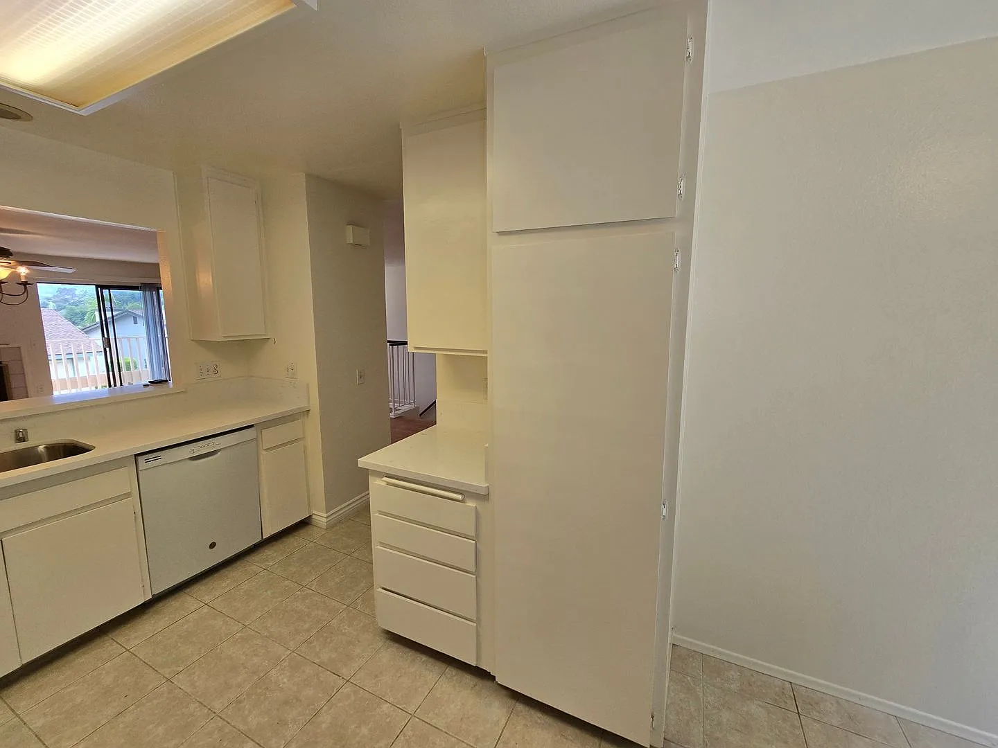 Move-Special: 1/2 off 1st month's rent! Beautifully Updated West Clairemont Townhome Prime 92117 ... — Photo 4