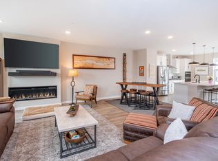 900 Mount Curve Blvd #L, Saint Paul, MN 55116