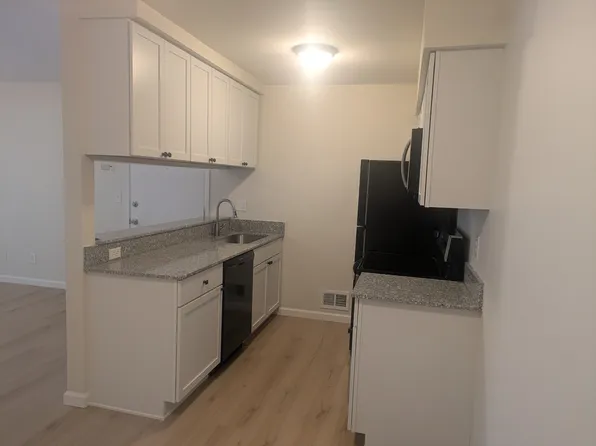 29141 Hayes Rd, Warren, MI