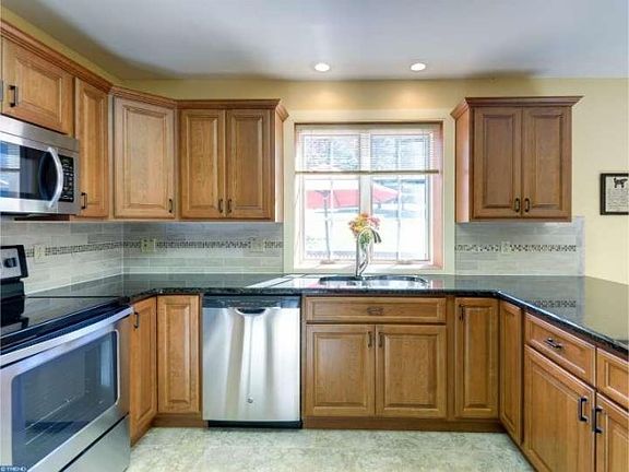 2nd image of 26 Batten Dr