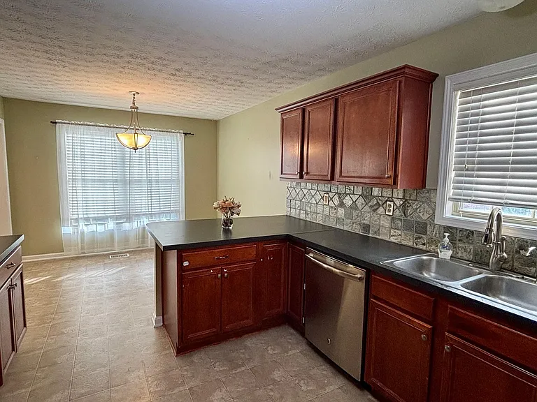 4710 Bay Cove Ct — Photo 18