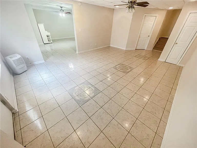 140 Calborne Ct — Photo 33
