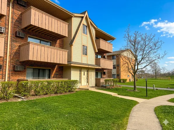 11 Cedar Ct APT 3, Vernon Hills, IL 60061
