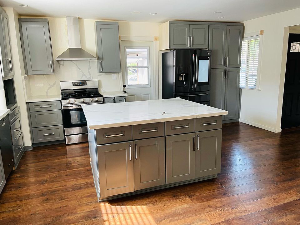 1st image of 3204 Golf Dr