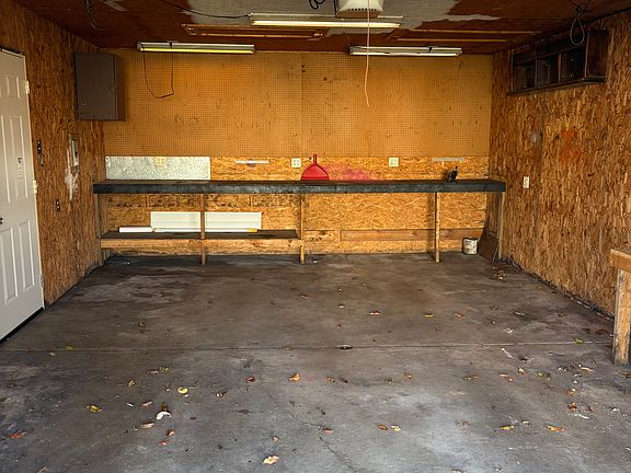 5th image of 2551 Baldwin Ave NE