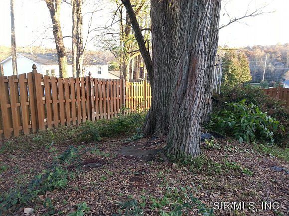 2nd image of 12 Williamsburg Ln