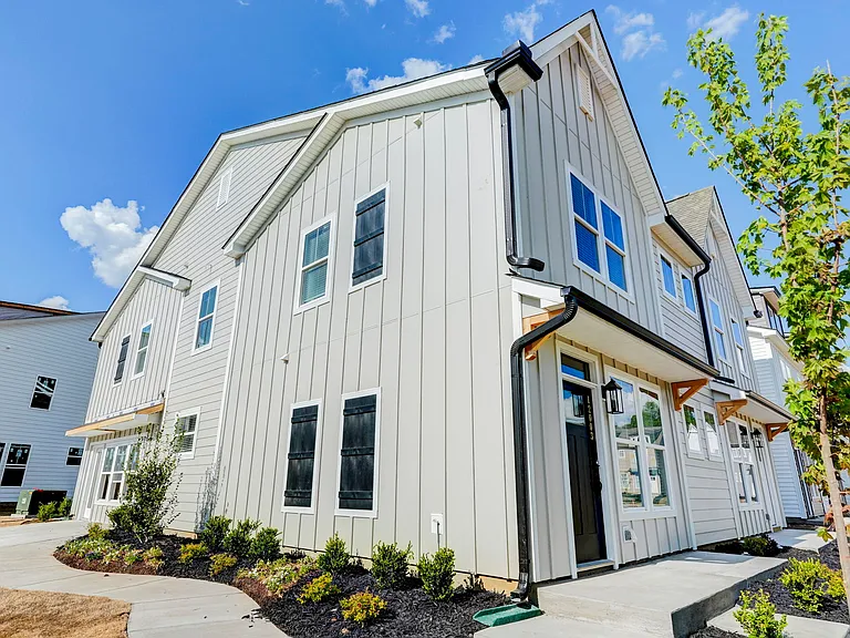 New Classically designed Duet style homes for Rent in Charlotte — Photo 2