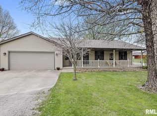 115 S Sangamon St, Auburn, IL 62615