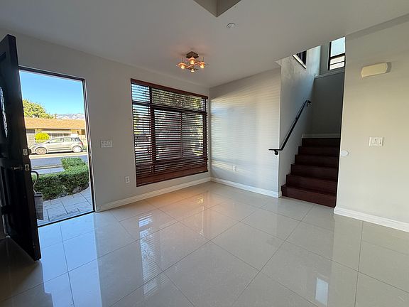 4th image of 1276 Elm Ave #B