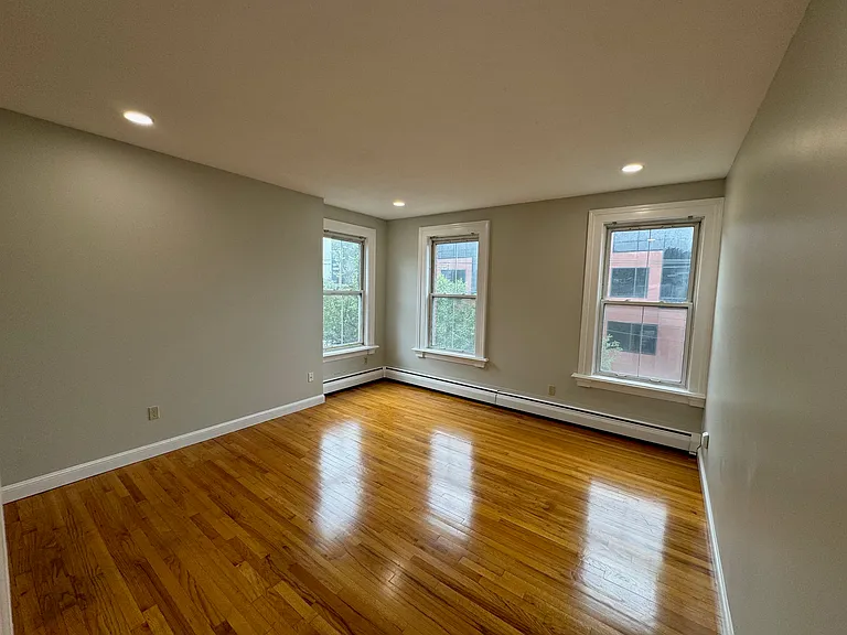 7 Trumbull St #3 — Photo 9