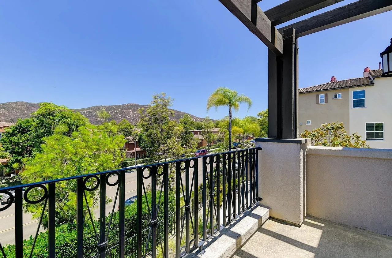 3 bed, 3.5 bath, 1498 sqft, $3,800 — Photo 4