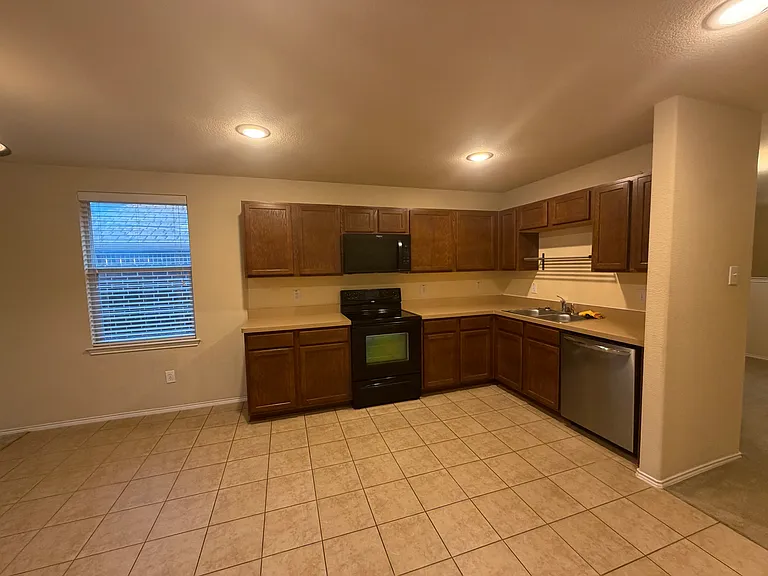 12926 Adela Dr — Photo 3