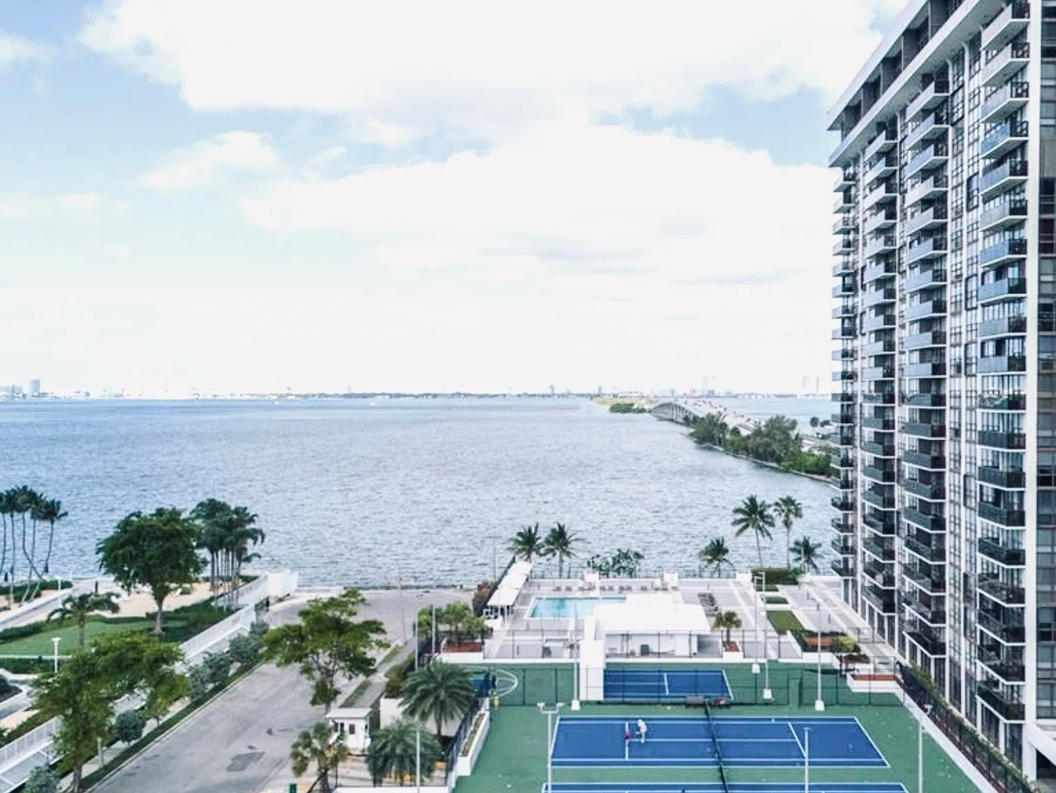 1 bed, 955 sqft, $3,200 — Photo 3