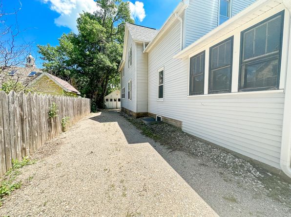 820 9th Ave, Brookings, SD 57006