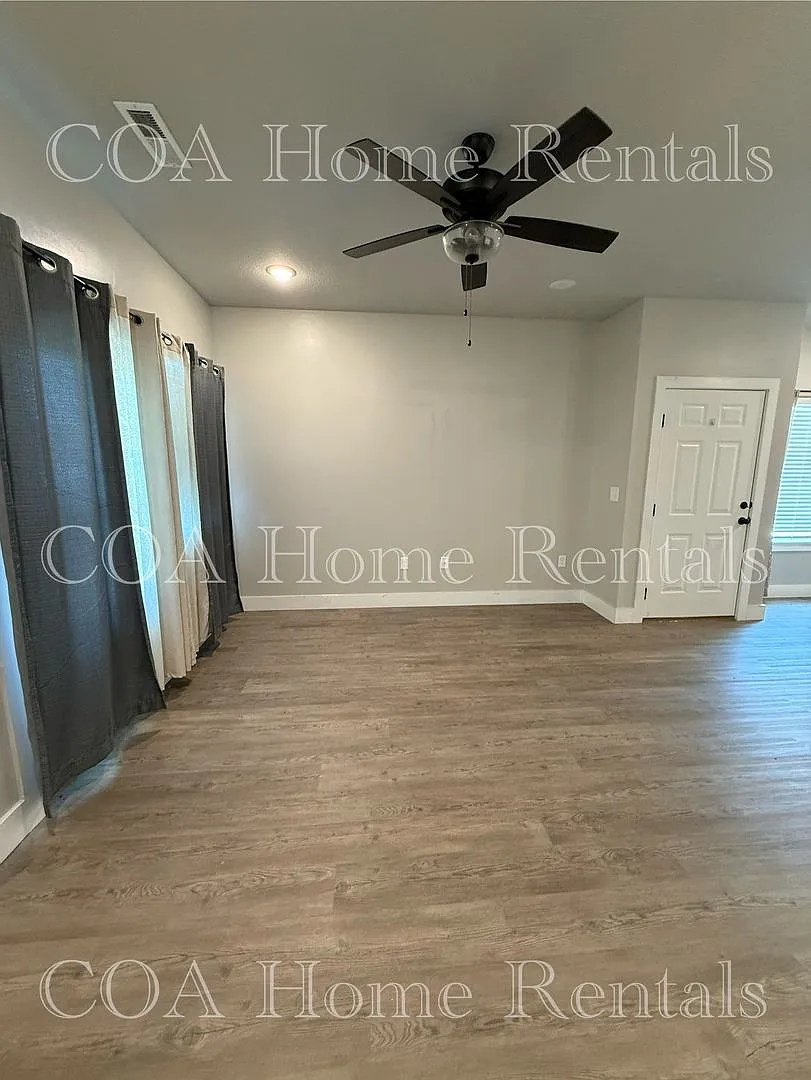 Great West Side Location — Photo 4