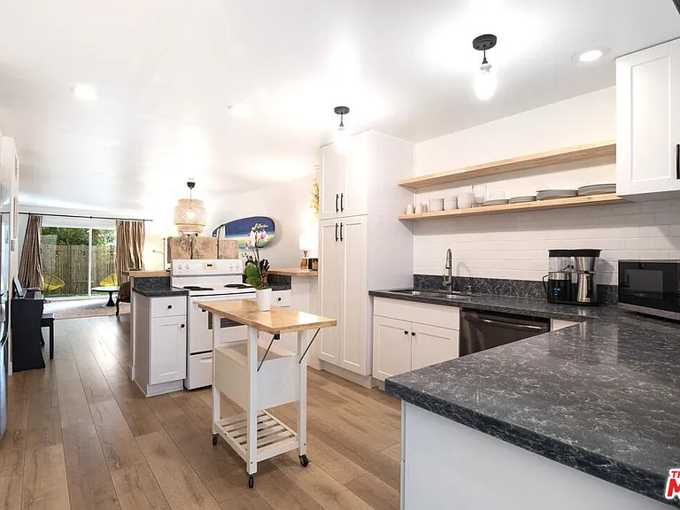 6479 Kanan Dume Rd #24 — Photo 8