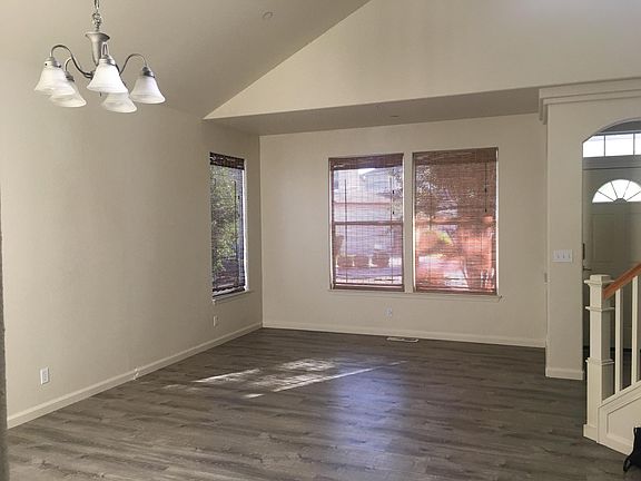 3rd image of 875 Holly Ln