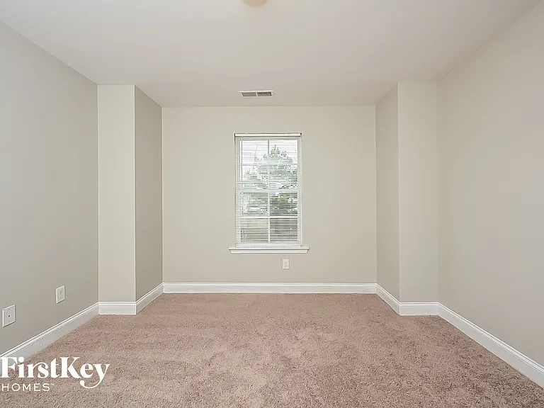 921 Piedmont Dr — Photo 10