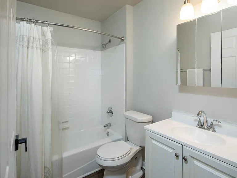 Belmont Hill Aprtments — Photo 9