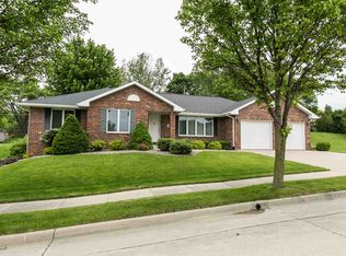 4951 Twilight Dr, Dubuque, IA 52002