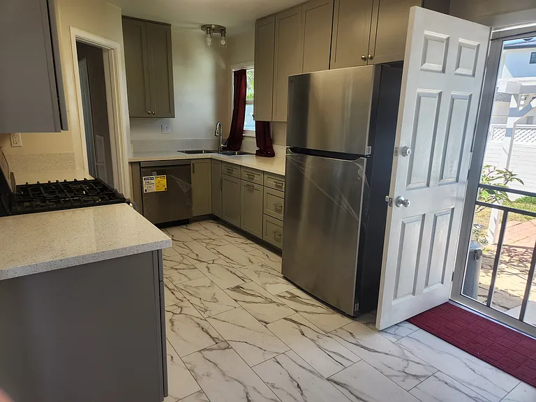 3305 Buena Vista St — Photo 5