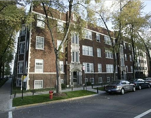 2nd image of 1055 W Glenlake Ave
