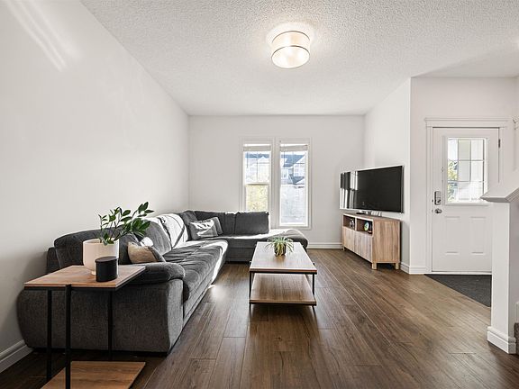 4th image of 222 Desrochers Blvd SW