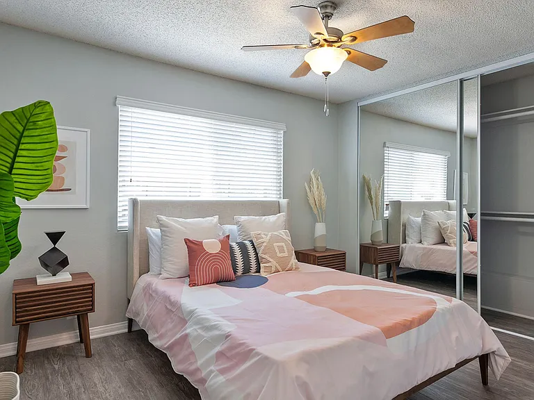 The Circle Apartments at Long Beach — Photo 8