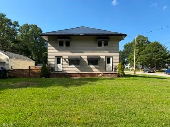 1807 & 1809 Grant Ave, Cuyahoga Falls, OH 44223