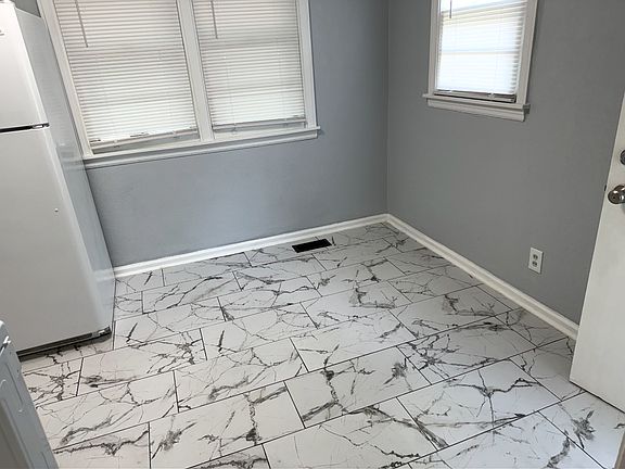 3rd image of 1535 N Floberta Rd