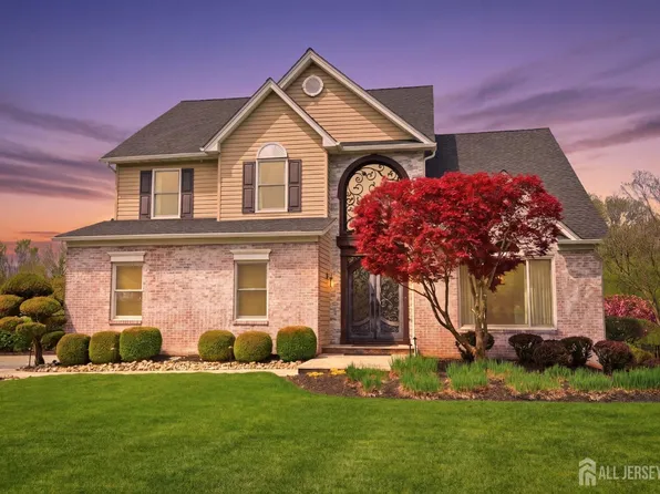 6 Deerfield Dr, Monroe Township, NJ 08831