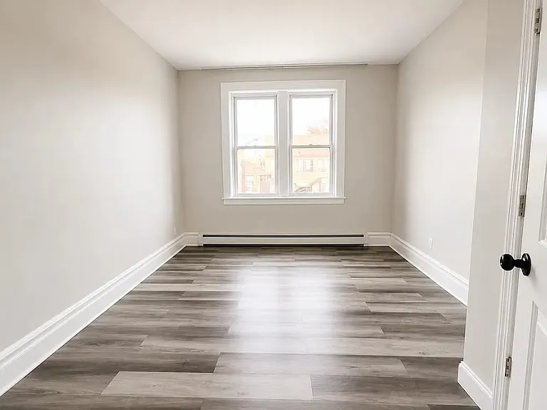 380 N 11th St #5B — Photo 2