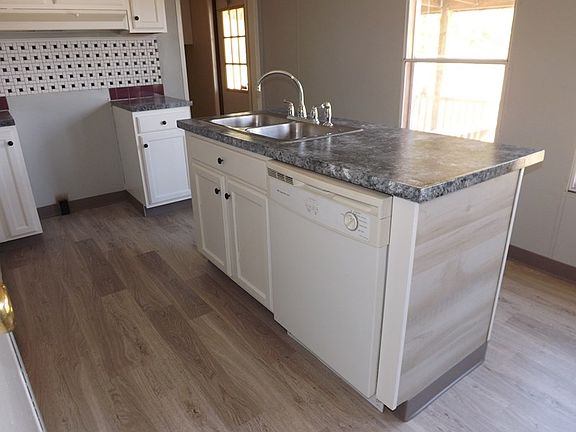 4th image of 422 Glover Hill Ln