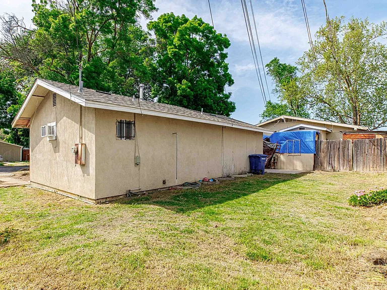 522 Sierra Dr — Photo 15