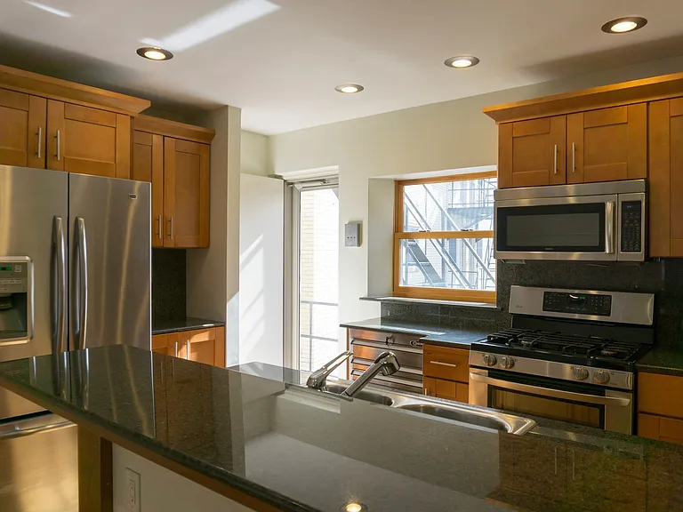 905 Delaware Apartments — Photo 10