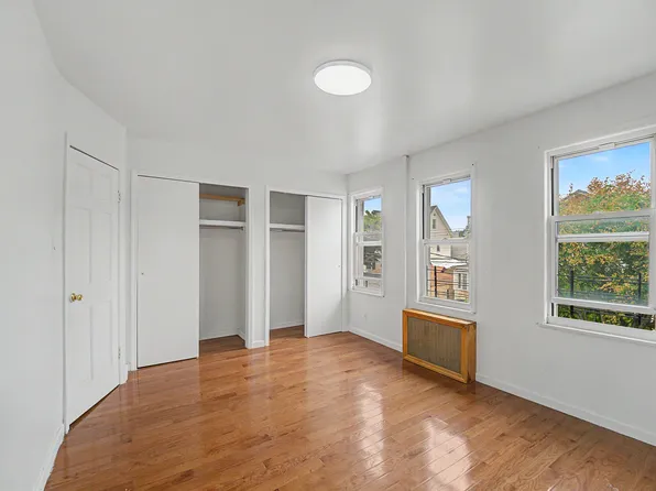 (undisclosed Address), Woodhaven, NY 11421