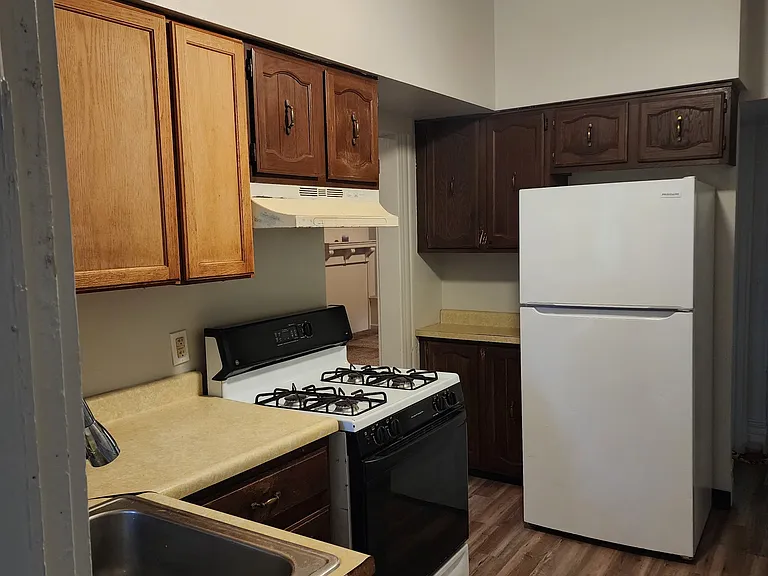 210 Radcliffe St — Photo 6