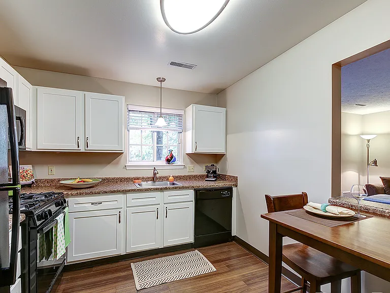 Hunters Hollow Apartments — Photo 15