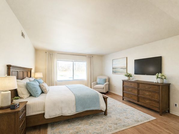 1 Kingston Ter #1302