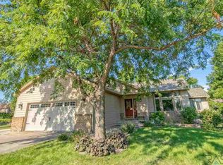 3705 S Amy Cir, Sioux Falls, SD 57103