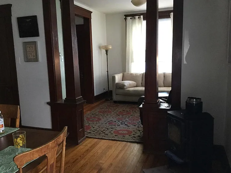 470 W Walnut St — Photo 2