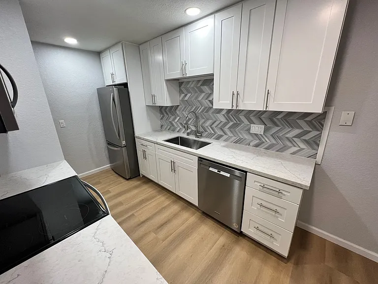 1013 Sunshine Ave #I — Photo 6