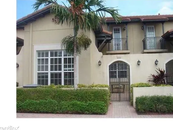 962 SW 146th Ter, Pembroke Pines, FL 33027