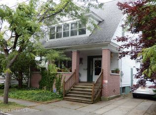 17 Woodrow Ct, Troy, NY