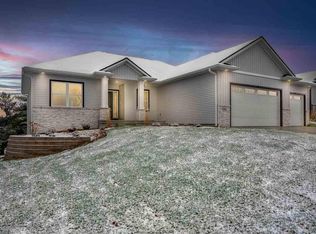 2922 Diamondback Rd, Hiawatha, IA 52233