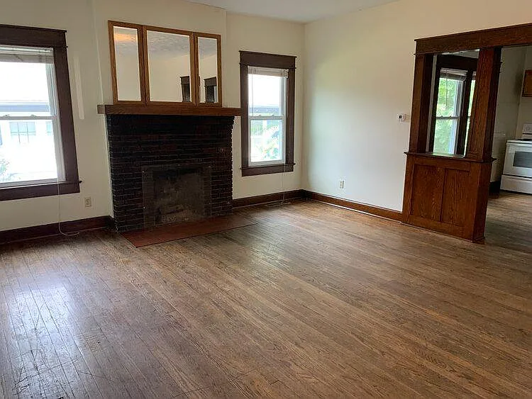 407 E Smith Ave — Photo 3