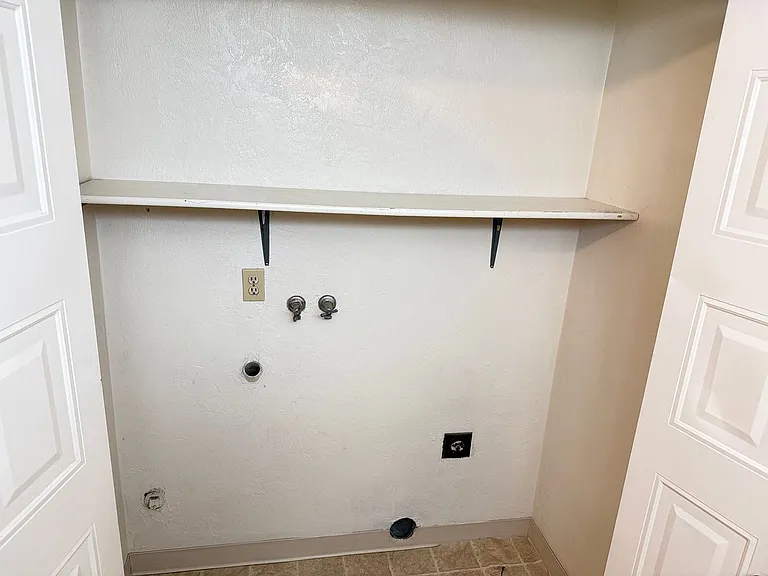 165 SW Kalmia St. — Photo 24