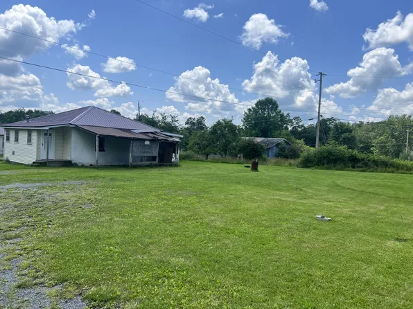 136 Bellburn Rd, Charmco, WV 25958
