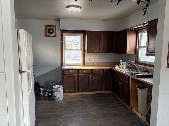 3rd image of 232 N Pine St
